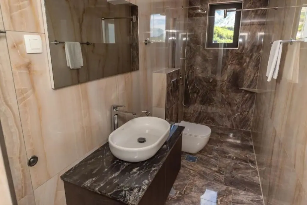 Сутоморе: N Hotel