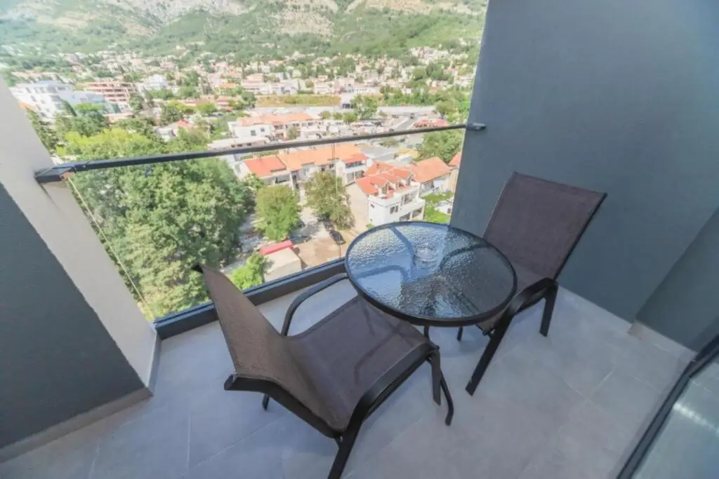 Сутоморе: N Hotel