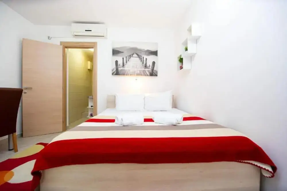 Доброта: Flat With Shared Pool in Pr anj Montenegro
