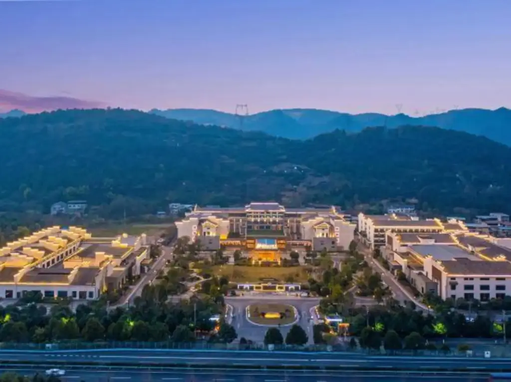Цзуньи: Guihuashan Hotel