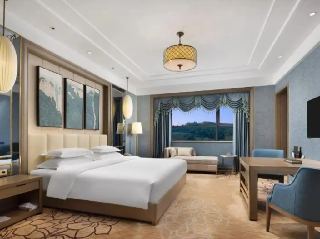 Цзуньи: Guihuashan Hotel