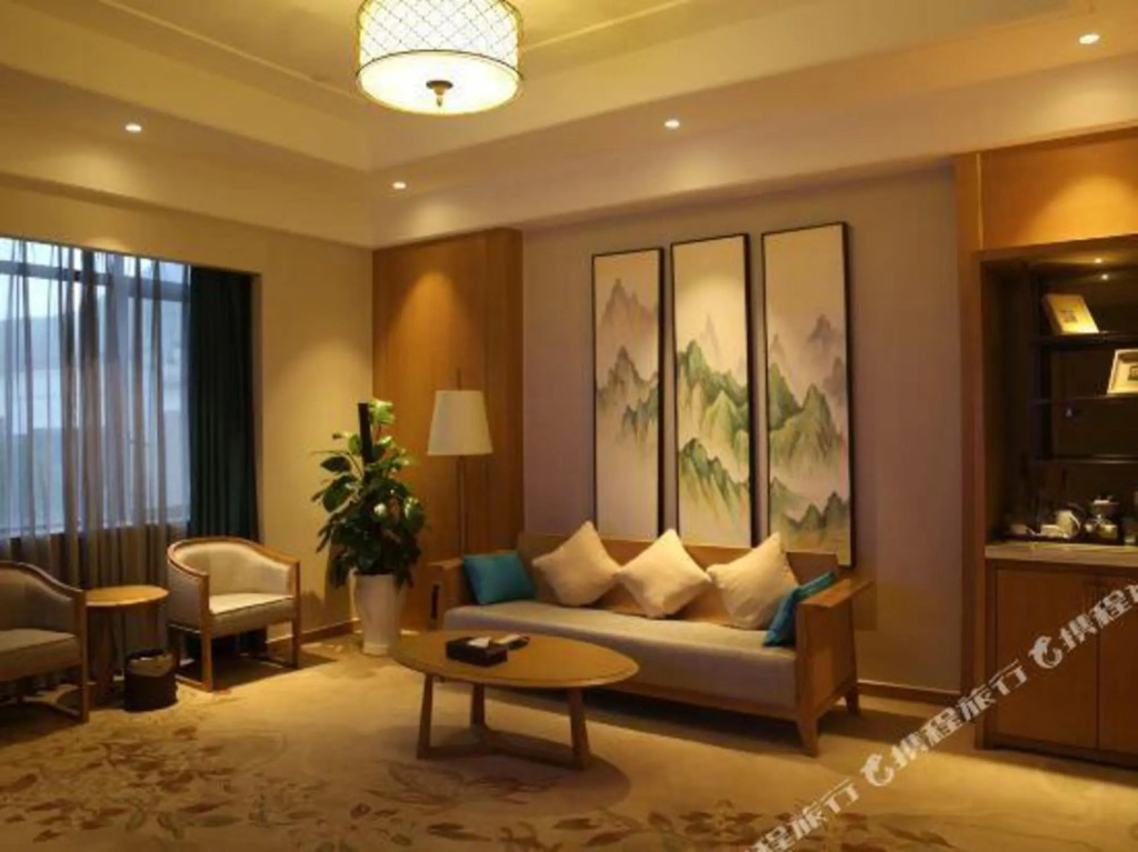Цзуньи: Guihuashan Hotel