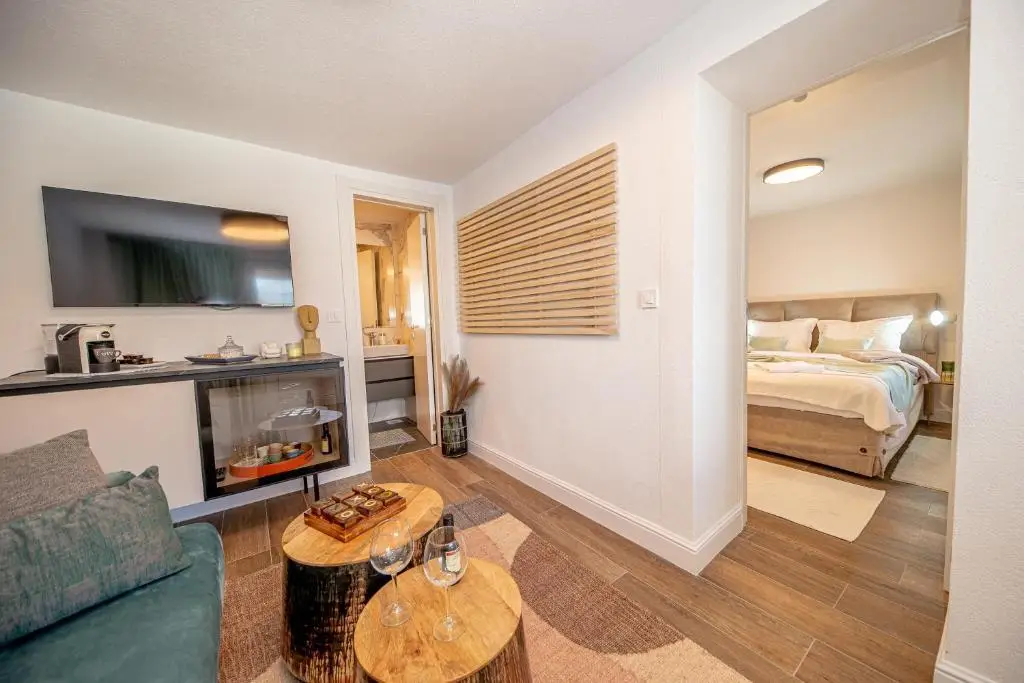 Бар: N&N Lux Guest house