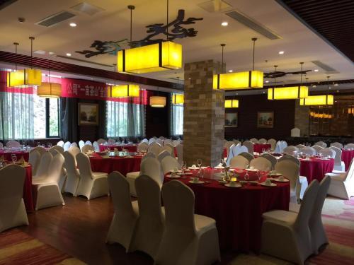 Lijing Hot Spring Holiday Hotel — фото 1
