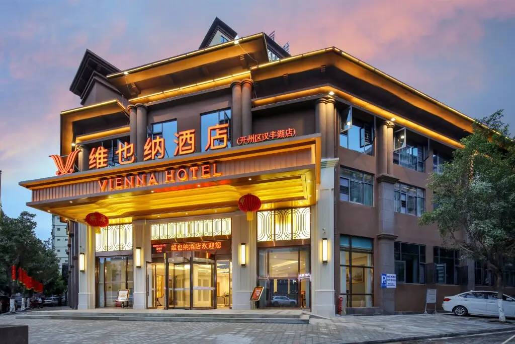 Vienna Hotel (Kaizhou Hanfeng Lake) — фото 1