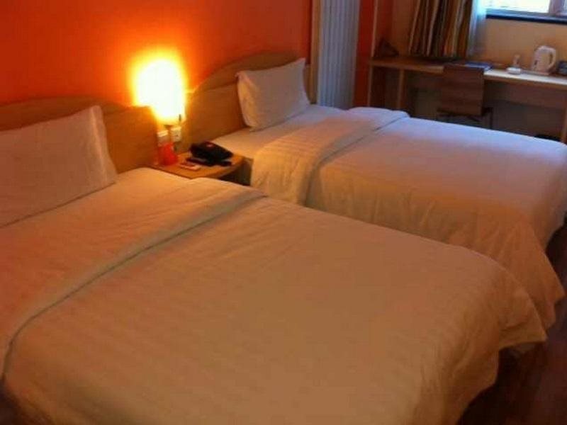 Пекин: 7 Days Inn Beijing Normal University Branch