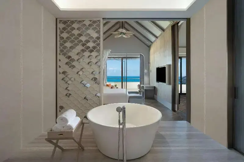 Санья: The Mermoon Resort Hainan Tufu Bay Tapestry by Hilton