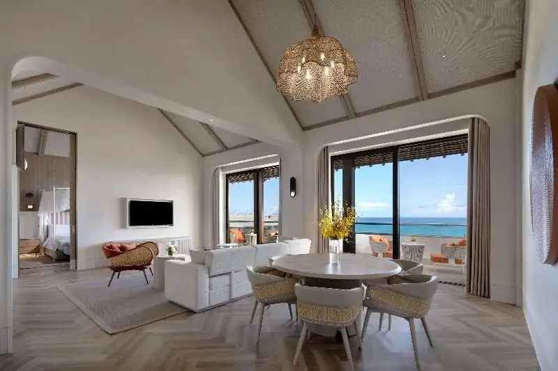 Санья: The Mermoon Resort Hainan Tufu Bay Tapestry by Hilton