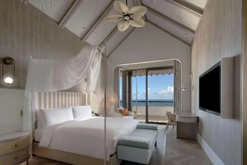 Санья: The Mermoon Resort Hainan Tufu Bay Tapestry by Hilton
