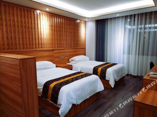 Ледун: Shell Hotel (Ledong Huangliu Bus Station Store)