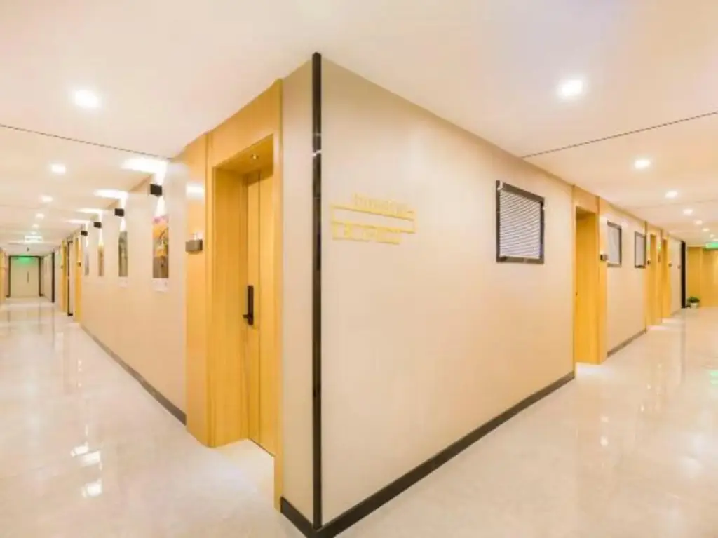 Пекин: Super 8 Collection Hotel (Beijing Zhongguancun Dazhongsi Subway Station)