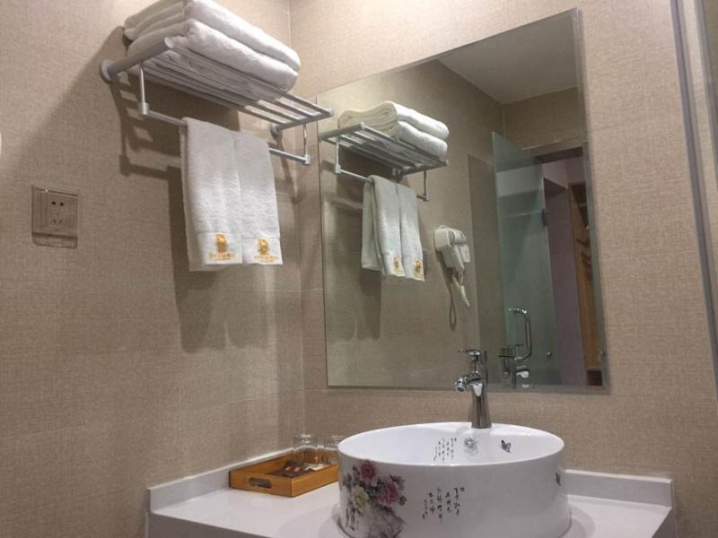 Лоян: JUN Hotels Henan Luoyang Xigong District Central Bus Station