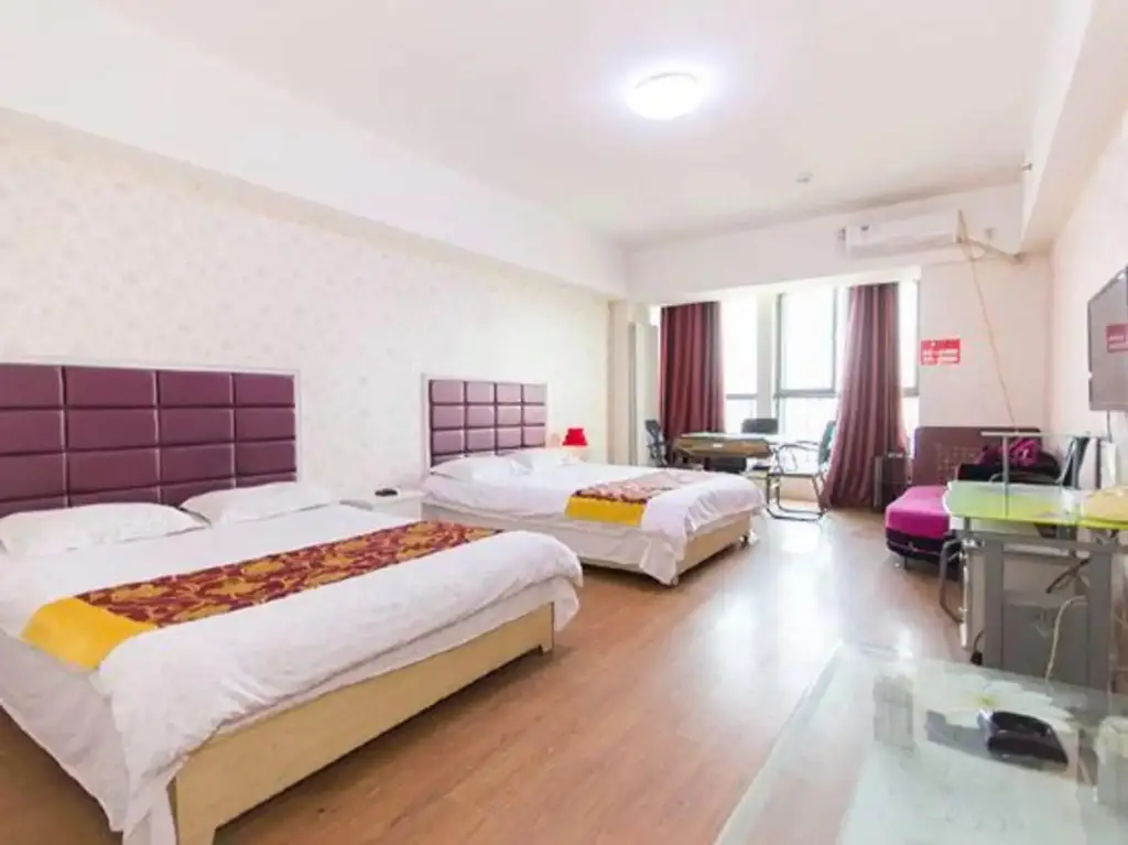 Чжэнчжоу: Le 8 Holiday Hotel (Zhengzhou Erqi Wanda Plaza)