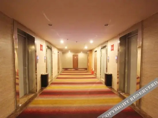 Pillow Hotel Weifang Taihuacheng — фото 1
