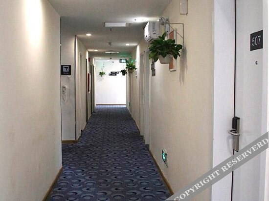 Дунгуань: 7 Days Hotel (Dongguan Shijie Center Jiarong Plaza)