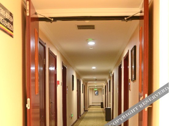 Динси: Super 8 Dingxi Railway Station Minzhu Street