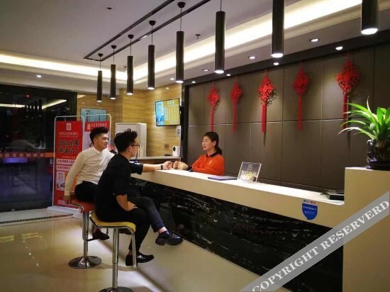 Шэньчжэнь: 凯丰酒店(深圳国际会展中心蚝乡地铁站店）