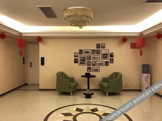 Шэньчжэнь: 凯丰酒店(深圳国际会展中心蚝乡地铁站店）