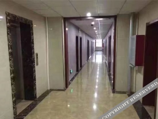 Ухай: Zirui Hostel