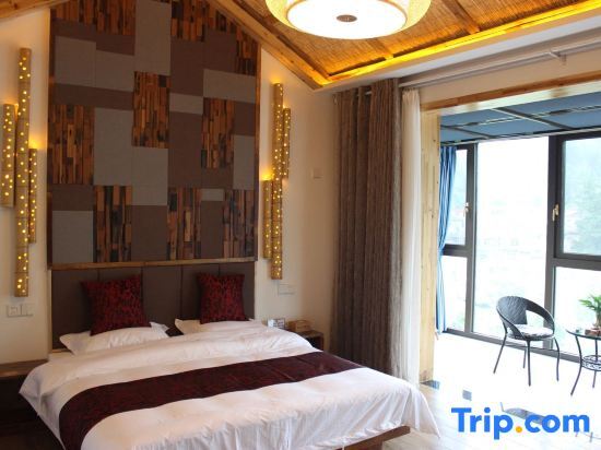 Хучжоу: Anji Yunshang Grassland Jinshuiloutai Homestay