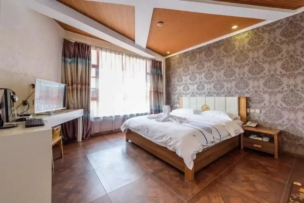 Пуэр: NingerHolidaylnnClearWaterBay