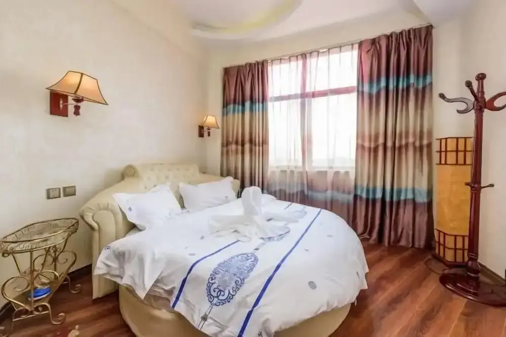 Пуэр: NingerHolidaylnnClearWaterBay