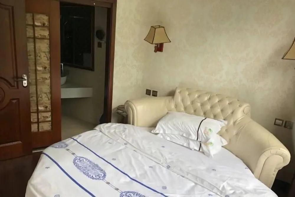 Пуэр: NingerHolidaylnnClearWaterBay