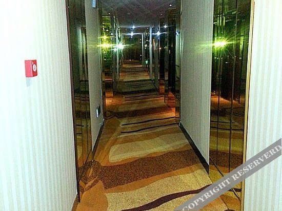 Дунгуань: Shenya Hostel