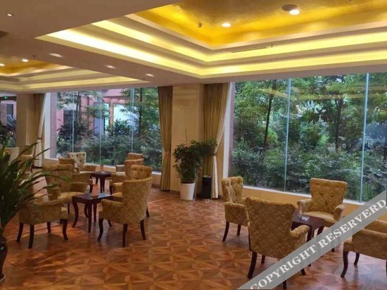 Лешан: Lindu Hotel