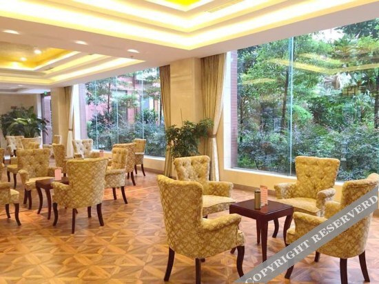 Лешан: Lindu Hotel