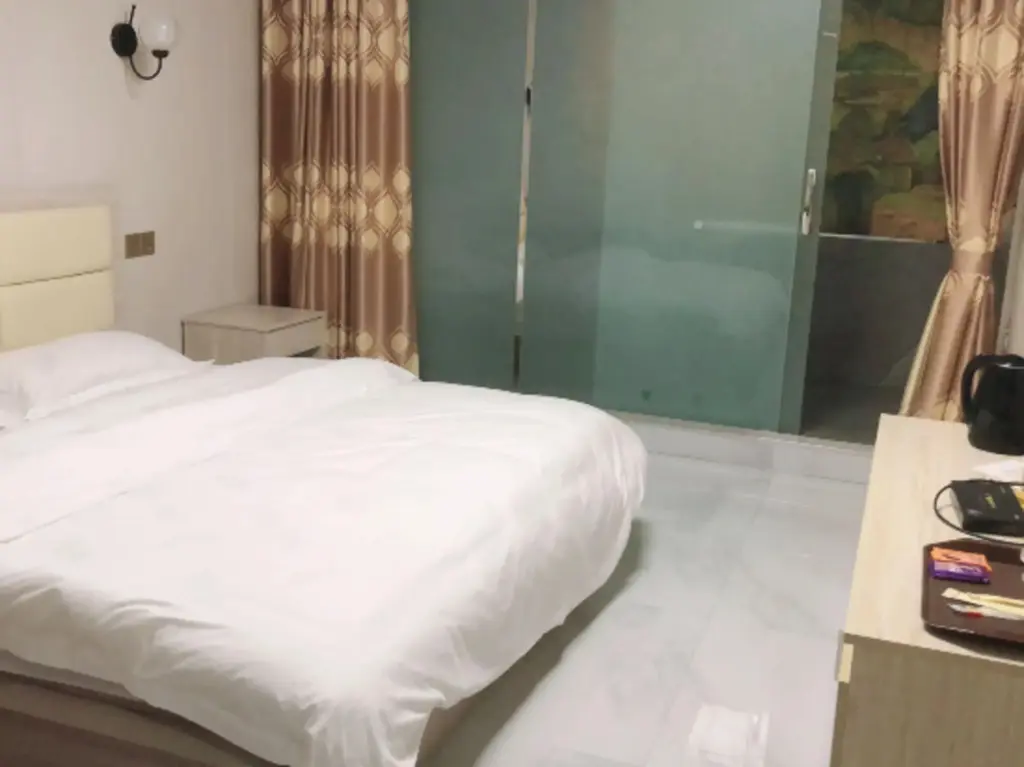 Чжаоцин: Renhe Hostel