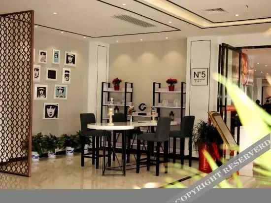 Ухань: Wuhan Business School