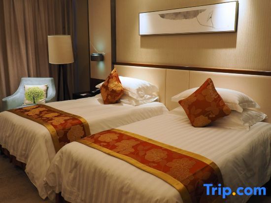 Чжаоюань: Longhu Hotel