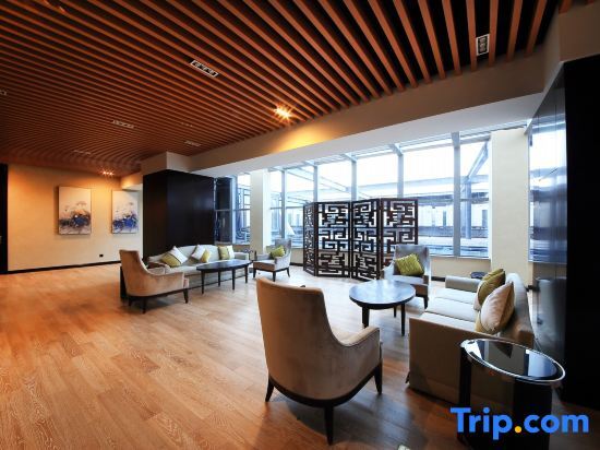 Чжаоюань: Longhu Hotel