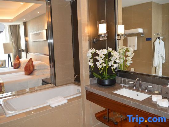 Чжаоюань: Longhu Hotel