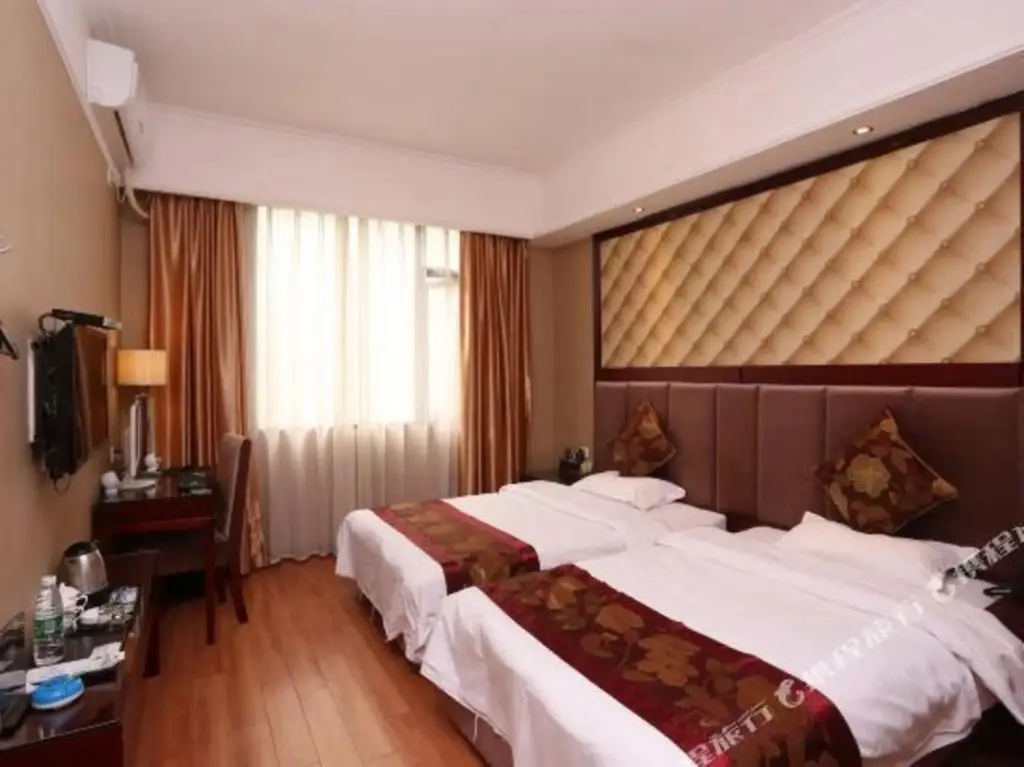 Чэнду: Fuhe Holiday Hotel (Chengdu Huayang Middle School )