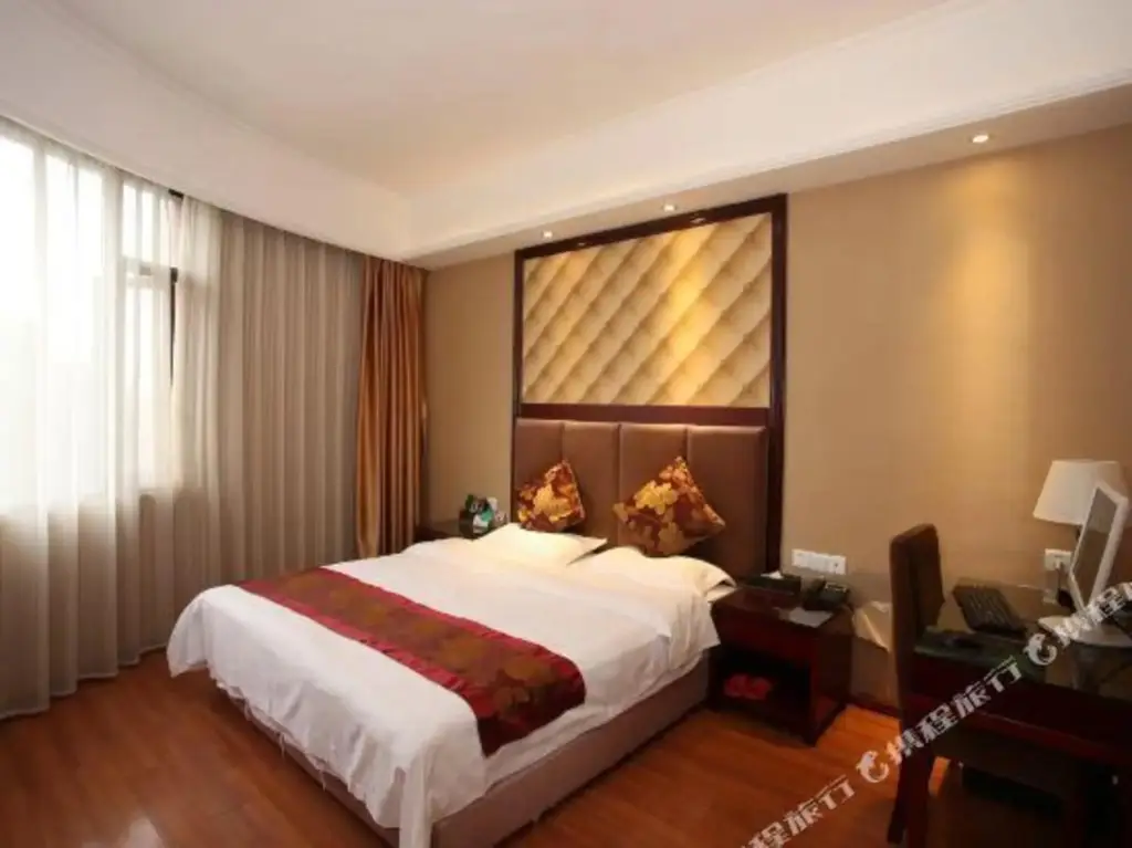 Чэнду: Fuhe Holiday Hotel (Chengdu Huayang Middle School )