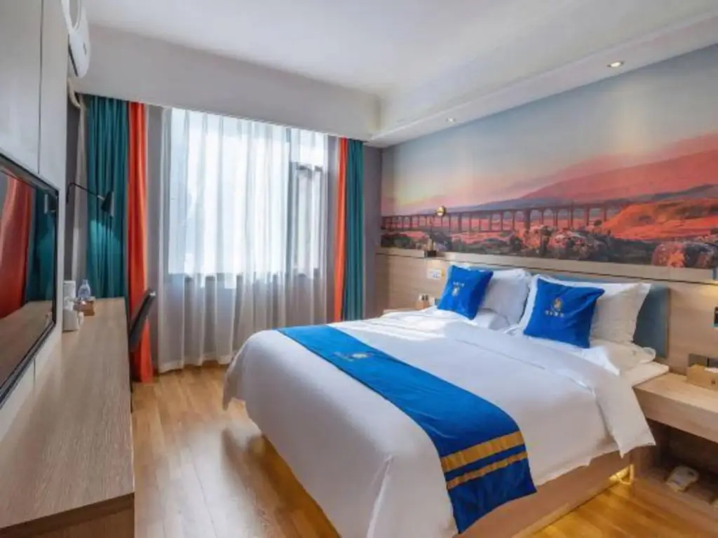 Чэнду: Fuhe Holiday Hotel (Chengdu Huayang Middle School )