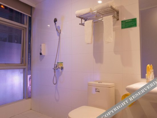 Дунгуань: 66 Hotel Chain