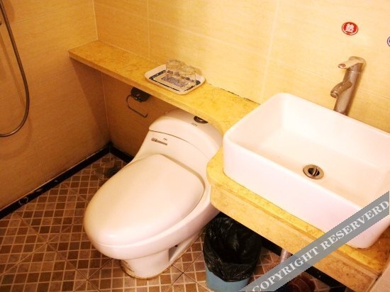 Циндао: OYO Qingdao Jinding Business Hotel (Qingyi Affiliated Hospital Shop)