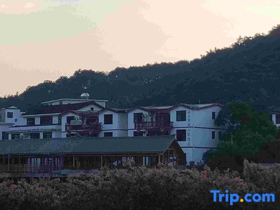Шаоян: Langshan Bajiaozhai Xiao'er Farm House
