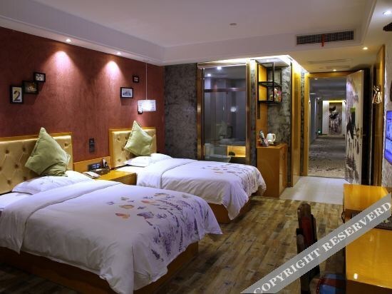 Чунцзо: Crown Seminal Hotel