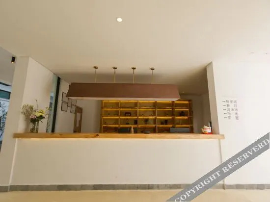 Дали: Lishui Hot Spring Holiday Hotel
