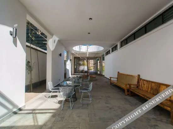 Дали: Lishui Hot Spring Holiday Hotel