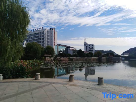 Yuanming Lake Junlan Hotel — фото 1