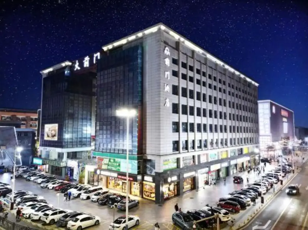 Чжухай: Qianmen Holiday Inn (Zhuhai City Rail Mingzhu Station)