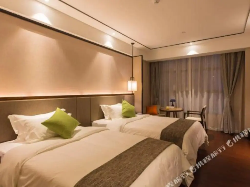 Чжухай: Qianmen Holiday Inn (Zhuhai City Rail Mingzhu Station)