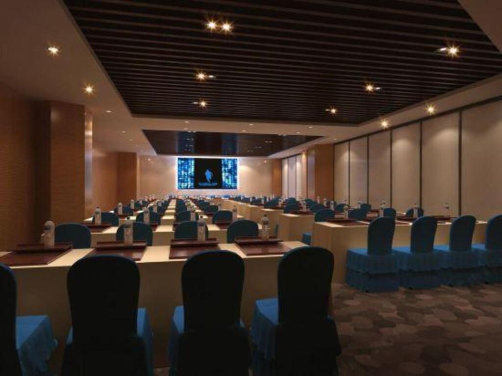 Чжухай: Qianmen Holiday Inn (Zhuhai City Rail Mingzhu Station)
