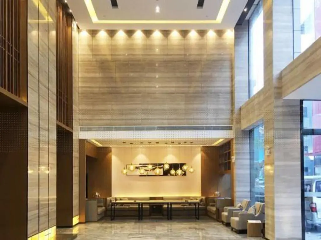 Чжухай: Qianmen Holiday Inn (Zhuhai City Rail Mingzhu Station)