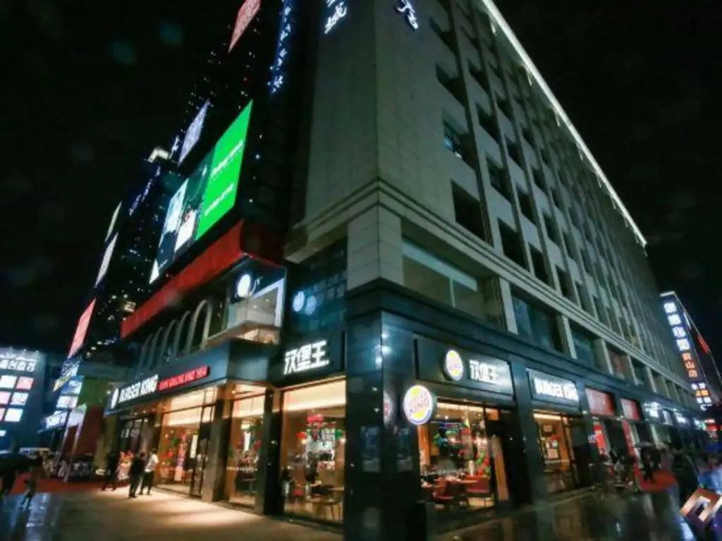 Чжухай: Qianmen Holiday Inn (Zhuhai City Rail Mingzhu Station)